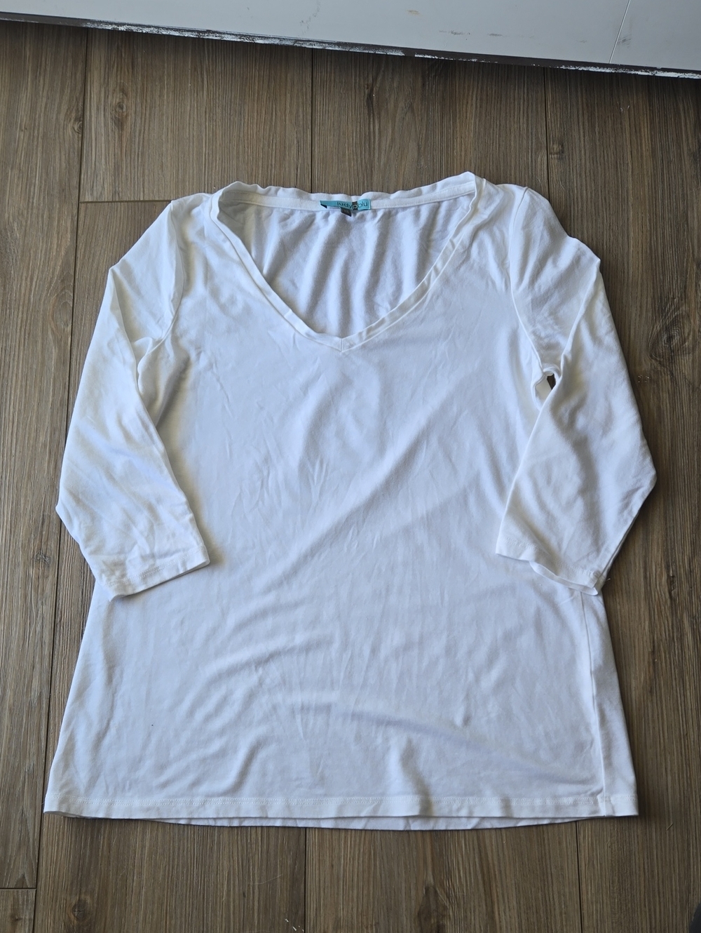 Judy P Blu White Quarter Sleeve Vneck Top